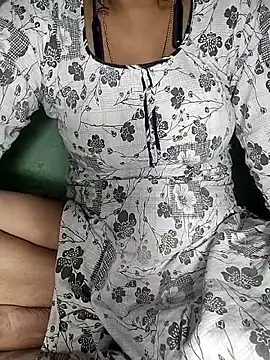 Hotty-Monaa online show from November 2025 05:23:01 PM