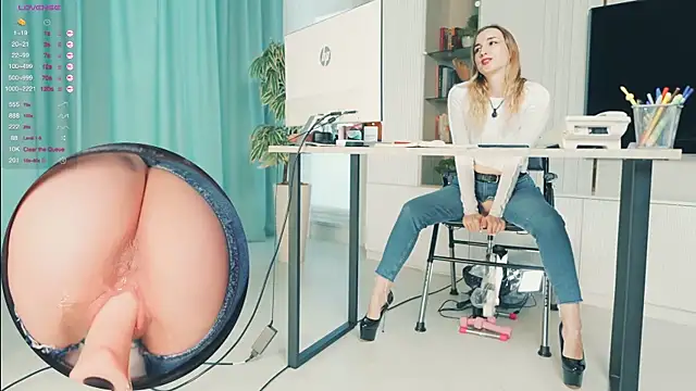 Snapshot of milahouston chatting on November 2025 07:23:02 AM milahouston online show from November 2025 07:23:02 AM