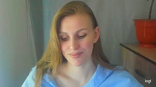 JuliaMuuun online show from June 2026 07:59:01 PM