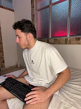 Snapshot of max_valiant1 chatting on November 2025 09:04:02 PM max valiant1 online show from November 2025 09:04:02 PM