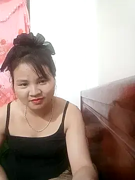 Snapshot of Heulwen-22 chatting on November 2025 09:44:02 AM Heulwen-22 online show from November 2025 09:44:02 AM