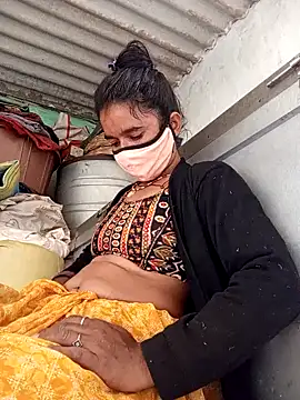 Snapshot of MISS_LOVE_001 chatting on October 2025 05:48:02 AM MISS LOVE 001 online show from October 2025 05:48:02 AM