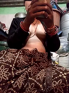 Snapshot of MISS_LOVE_001 chatting on November 2025 05:00:02 PM MISS LOVE 001 online show from November 2025 05:00:02 PM