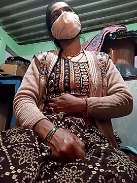 Snapshot of MISS_LOVE_001 chatting on December 2025 06:14:02 PM MISS LOVE 001 online show from December 2025 06:14:02 PM