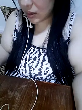 Snapshot of Madam-bezoul- chatting on November 2025 09:24:02 PM Madam-bezoul- online show from November 2025 09:24:02 PM