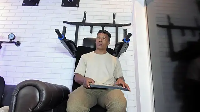 ItaloMoore online show from February 2026 03:30:02 PM