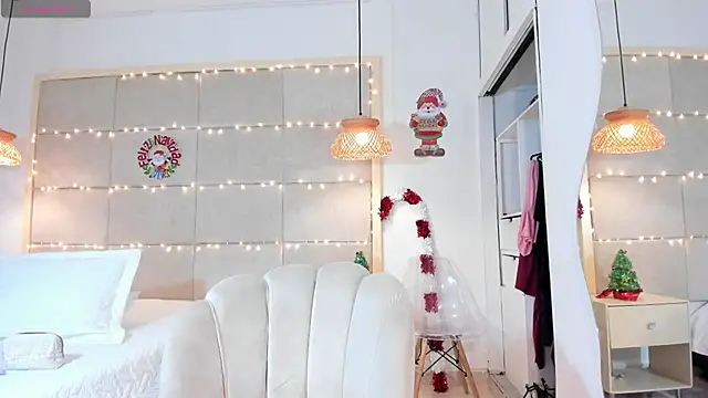 VioletHilton online show from December 2025 07:09:01 PM