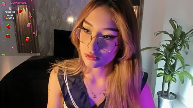 Snapshot of Melodylane chatting on November 2025 11:01:02 AM Melodylane online show from November 2025 11:01:02 AM