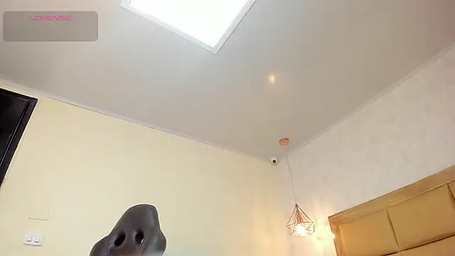 MELISSAROUGE online show from April 2026 07:36:02 PM