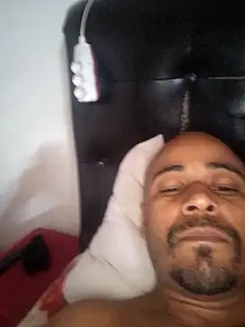 Snapshot of reisloko chatting on November 2025 06:18:01 PM reisloko online show from November 2025 06:18:01 PM