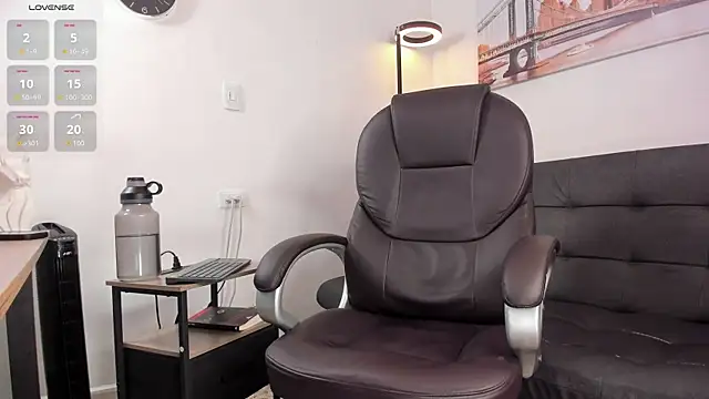 Snapshot of Dash_Bukoski chatting on November 2025 12:02:02 PM Dash Bukoski online show from November 2025 12:02:02 PM