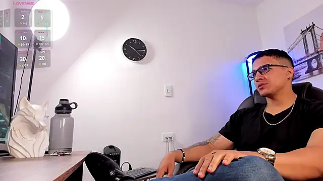 Snapshot of Dash_Bukoski chatting on November 2025 12:38:01 PM Dash Bukoski online show from November 2025 12:38:01 PM