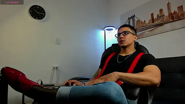 Snapshot of Dash_Bukoski chatting on December 2025 02:57:02 PM Dash Bukoski online show from December 2025 02:57:02 PM