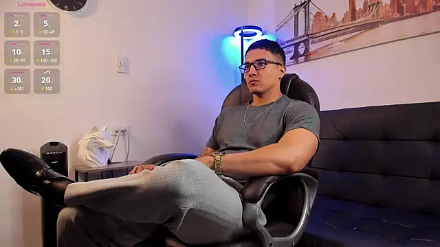 Snapshot of Dash_Bukoski chatting on December 2025 01:30:01 PM Dash Bukoski online show from December 2025 01:30:01 PM