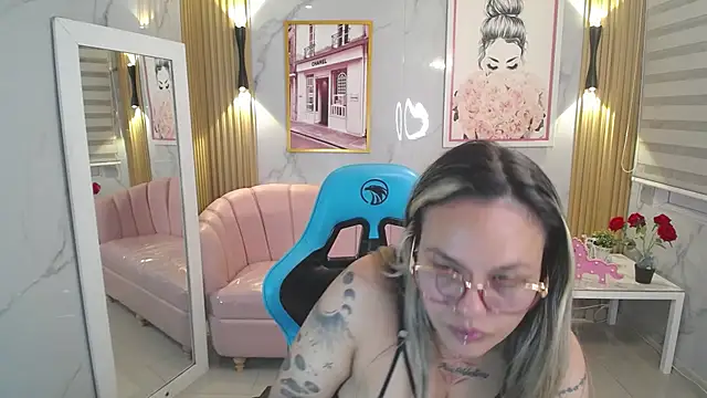 Snapshot of Jade_Jones_a chatting on October 2025 03:48:02 AM Jade Jones a online show from October 2025 03:48:02 AM