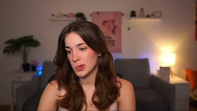 kissie cat online show from April 2026 01:01:02 PM