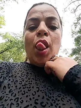 Mia-Glow online show from February 2026 01:10:01 PM