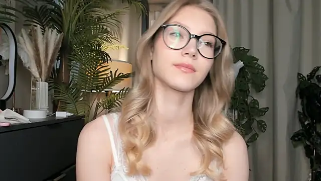 Snapshot of ChinBonnell chatting on September 2025 05:51:02 AM ChinBonnell online show from September 2025 05:51:02 AM