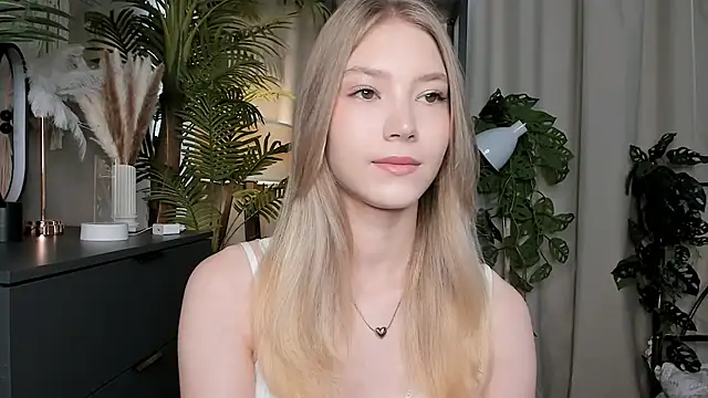 Snapshot of ChinBonnell chatting on September 2025 05:53:01 AM ChinBonnell online show from September 2025 05:53:01 AM