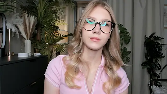 Snapshot of ChinBonnell chatting on September 2025 05:44:02 AM ChinBonnell online show from September 2025 05:44:02 AM