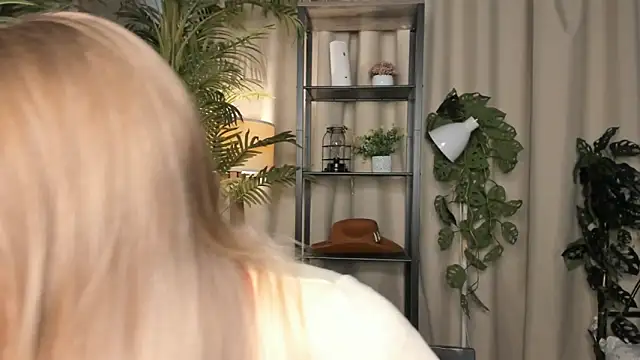 Snapshot of ChinBonnell chatting on September 2025 05:57:02 AM ChinBonnell online show from September 2025 05:57:02 AM