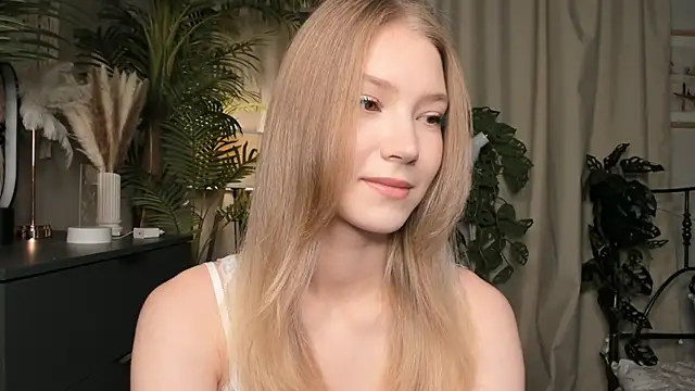 Snapshot of ChinBonnell chatting on October 2025 05:38:01 AM ChinBonnell online show from October 2025 05:38:01 AM