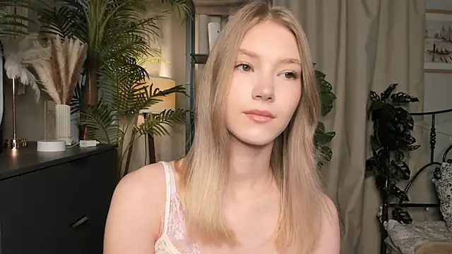 Snapshot of ChinBonnell chatting on October 2025 05:38:02 AM ChinBonnell online show from October 2025 05:38:02 AM