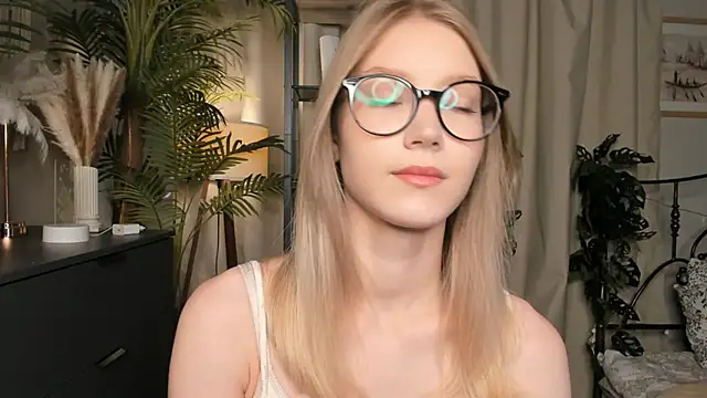 Snapshot of ChinBonnell chatting on October 2025 05:39:02 AM ChinBonnell online show from October 2025 05:39:02 AM