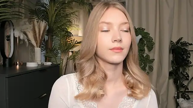 Snapshot of ChinBonnell chatting on October 2025 05:50:02 AM ChinBonnell online show from October 2025 05:50:02 AM