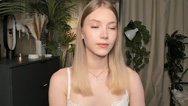 Snapshot of ChinBonnell chatting on October 2025 05:51:02 AM ChinBonnell online show from October 2025 05:51:02 AM