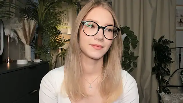 Snapshot of ChinBonnell chatting on October 2025 04:46:01 AM ChinBonnell online show from October 2025 04:46:01 AM