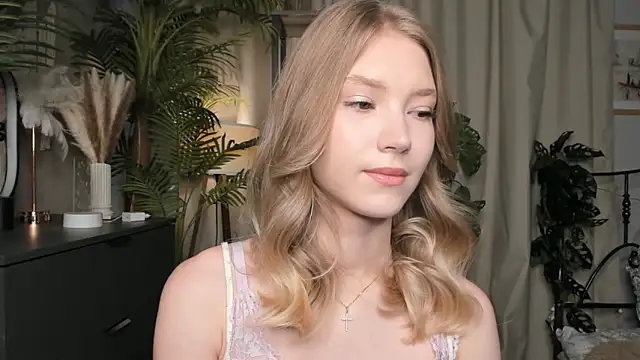 Snapshot of ChinBonnell chatting on October 2025 05:43:02 AM ChinBonnell online show from October 2025 05:43:02 AM