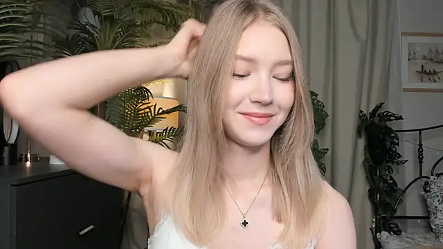 Snapshot of ChinBonnell chatting on October 2025 05:41:01 AM ChinBonnell online show from October 2025 05:41:01 AM