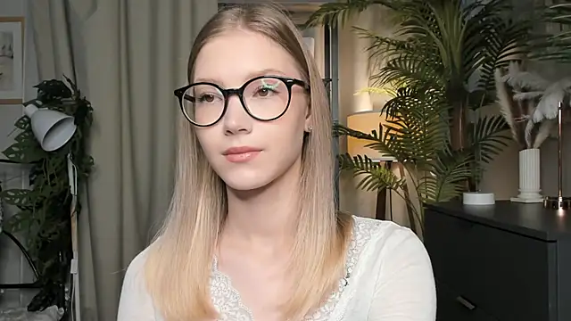 Snapshot of ChinBonnell chatting on October 2025 05:48:02 AM ChinBonnell online show from October 2025 05:48:02 AM