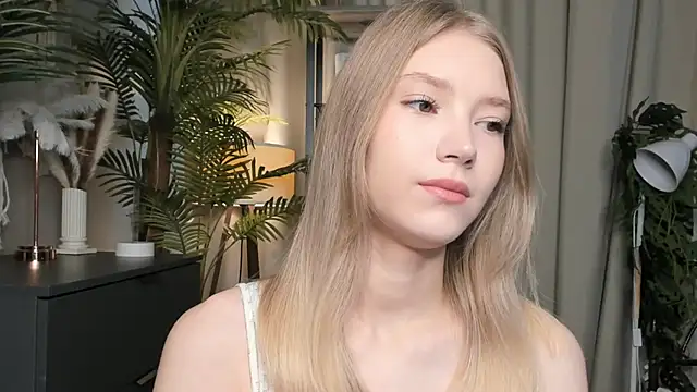 Snapshot of ChinBonnell chatting on October 2025 05:46:01 AM ChinBonnell online show from October 2025 05:46:01 AM