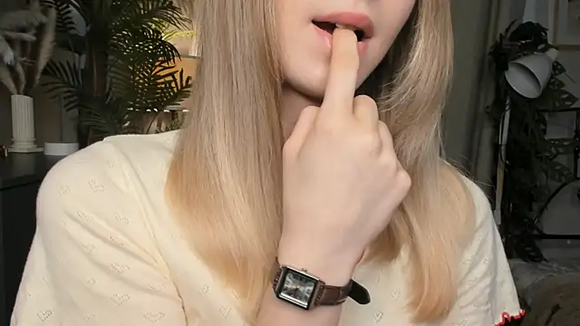 Snapshot of ChinBonnell chatting on November 2025 05:40:01 AM ChinBonnell online show from November 2025 05:40:01 AM