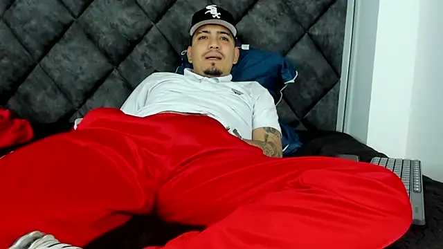 OwenStonne  online show from November 2025 12:27:01 PM