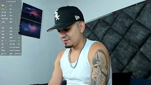 OwenStonne  online show from November 2025 12:26:01 PM