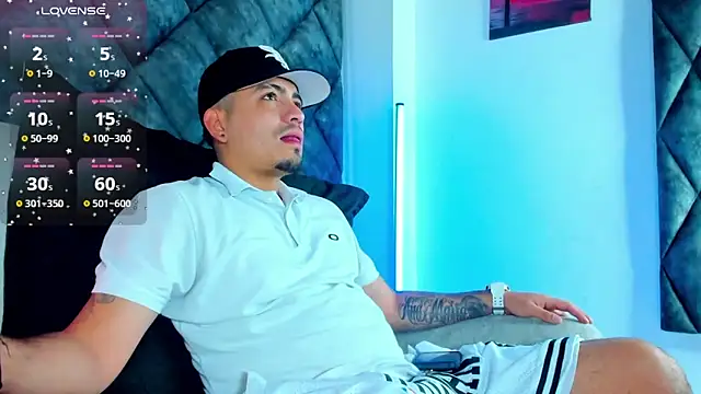 OwenStonne  online show from December 2025 12:58:02 PM