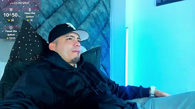 OwenStonne  online show from December 2025 12:47:02 PM