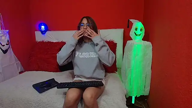 Snapshot of amy_lennox chatting on October 2025 01:23:04 PM amy lennox online show from October 2025 01:23:04 PM