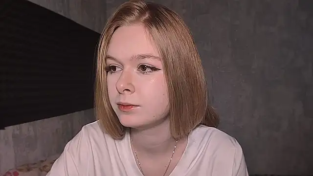 LiaVibes online show from April 2026 07:20:01 AM