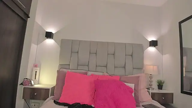 Seraphyne666 online show from March 2026 05:45:02 PM