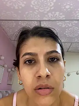 Snapshot of Lenapink19 chatting on November 2025 10:40:01 PM Lenapink19 online show from November 2025 10:40:01 PM