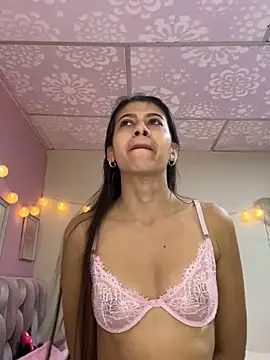 Snapshot of Lenapink19 chatting on November 2025 10:43:01 PM Lenapink19 online show from November 2025 10:43:01 PM