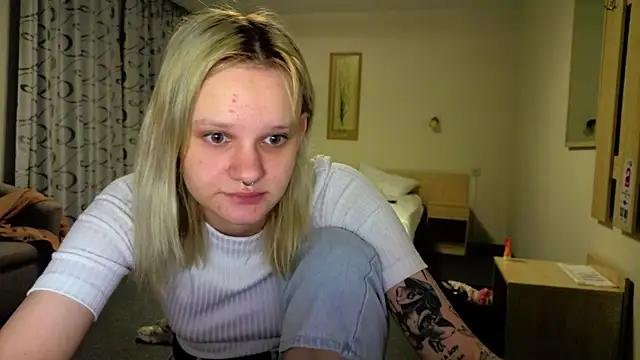 Elieiza xo online show from May 2026 07:00:01 PM