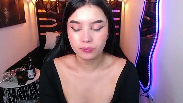 Natalie loffreda online show from April 2026 08:23:01 PM