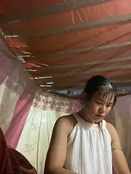 Snapshot of PhanHaa chatting on November 2025 02:28:01 PM PhanHaa online show from November 2025 02:28:01 PM