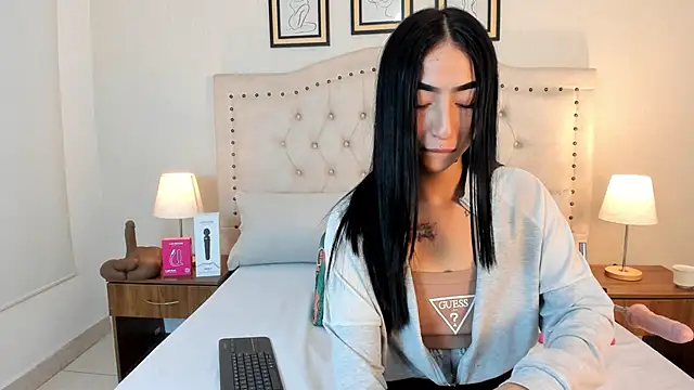 natasha moreno online show from April 2026 12:22:01 PM