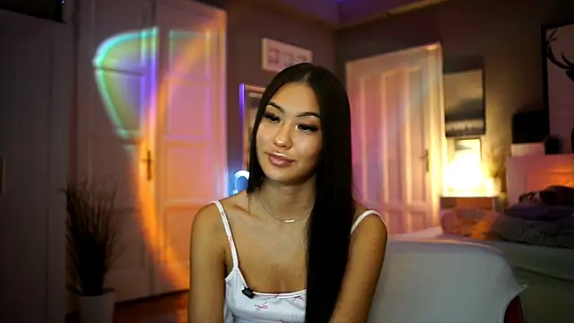 Snapshot of SyrenAsia chatting on October 2025 01:29:02 PM SyrenAsia online show from October 2025 01:29:02 PM